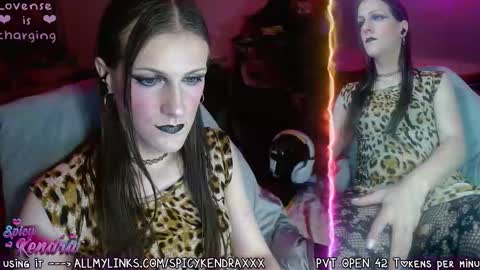 Snapshot of spicykendra chatting on 10/17/25, 02:48 Kendra online show from 10/17/25, 02:48