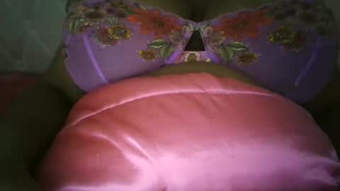 Snapshot of spicyromance chatting on 11/14/25, 03:05 Ashanti online show from 11/14/25, 03:05