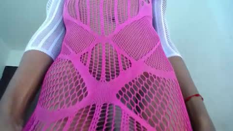 Reychell Millan  online show from 10/29/25, 04:09