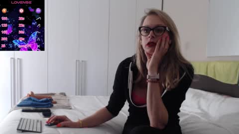 Snapshot of spicysweetlytwo chatting on 10/16/25, 01:45 Spicysweetlytwo online show from 10/16/25, 01:45