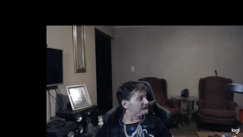 Snapshot of spider19752020 chatting on 01/20/25, 04:10 bri and mags fun room online show from 01/20/25, 04:10