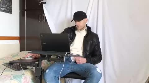 Marco. When Im offline you can view premium content in bio online show from 02/07/25, 11:56