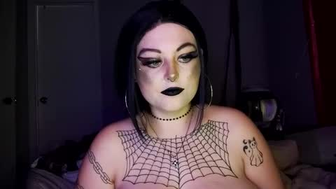 Snapshot of spiderrose2983 chatting on 12/13/25, 11:10 spiderrose2983 online show from 12/13/25, 11:10