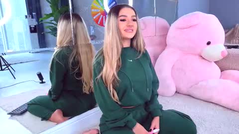 Anna online show from 03/28/26, 10:26