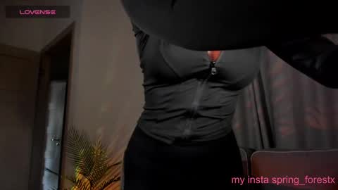 Snapshot of spring_forestx chatting on 02/21/25, 12:39 Lilly online Monday - Friday ask time in pm online show from 02/21/25, 12:39