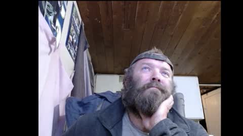 Snapshot of squegly chatting on 10/16/25, 08:48 Bryan online show from 10/16/25, 08:48