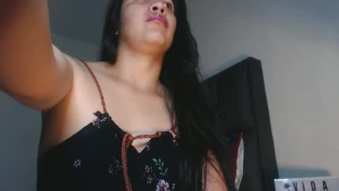 Carolainss online show from 01/11/25, 01:16
