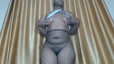 Snapshot of squirtcunt_xola chatting on 02/01/26, 03:27 melanie online show from 02/01/26, 03:27