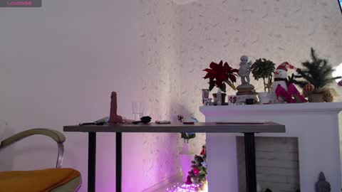 Female online show from 01/08/25, 09:21