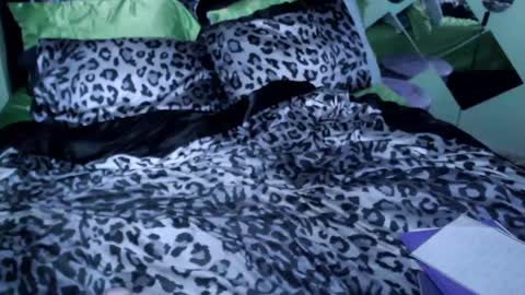 Snapshot of squirtwerps chatting on 09/19/25, 08:38 CoupleOfSquirtS online show from 09/19/25, 08:38