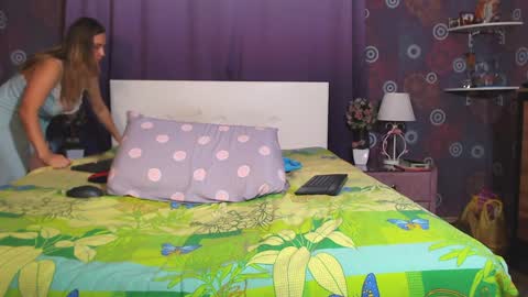 Snapshot of squirtyjess chatting on 01/17/25, 07:38 just Jess online show from 01/17/25, 07:38