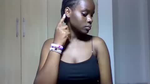 Snapshot of squiter_girlie chatting on 10/21/25, 08:04 Squiter online show from 10/21/25, 08:04