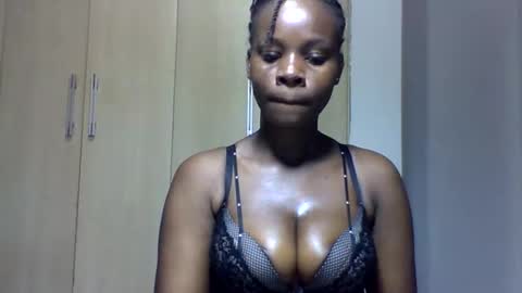 Snapshot of squiter_girlie chatting on 11/04/25, 04:55 Squiter online show from 11/04/25, 04:55