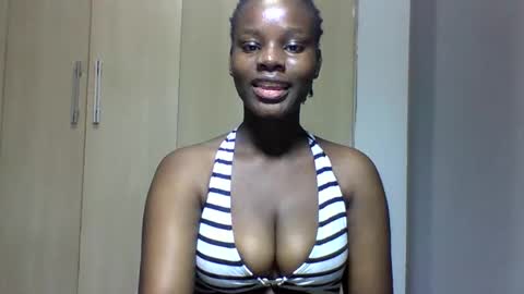 Snapshot of squiter_girlie chatting on 11/10/25, 07:51 Squiter online show from 11/10/25, 07:51