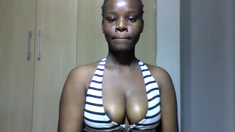 Snapshot of squiter_girlie chatting on 11/11/25, 04:56 Squiter online show from 11/11/25, 04:56