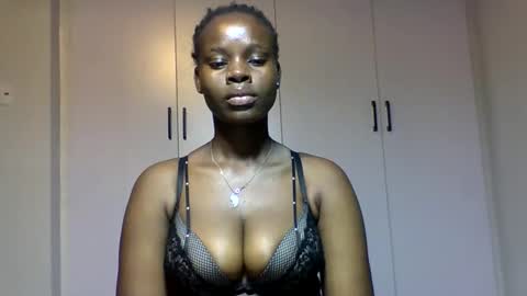 Snapshot of squiter_girlie chatting on 11/25/25, 04:51 Squiter online show from 11/25/25, 04:51