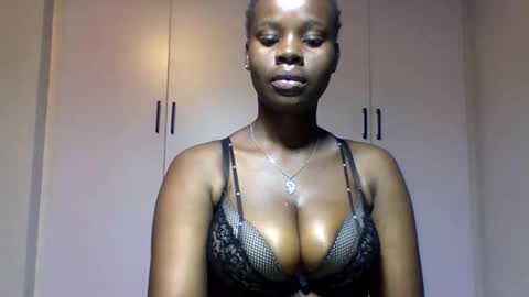 Snapshot of squiter_girlie chatting on 12/01/25, 04:56 Squiter online show from 12/01/25, 04:56