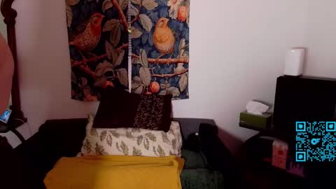 Earthling Gurl Michelle Allergy online show from 02/11/26, 01:32