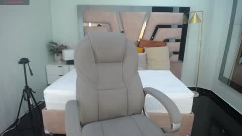 Snapshot of sr_smith_1 chatting on 04/13/26, 01:16 sr_smith_1 online show from 04/13/26, 01:16