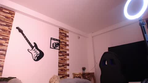 Snapshot of srta_fox chatting on 01/12/25, 10:33 Srta. Fox online show from 01/12/25, 10:33