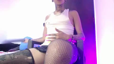 Snapshot of srta_fox chatting on 09/15/25, 12:54 Srta. Fox online show from 09/15/25, 12:54