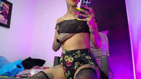 Snapshot of srta_fox chatting on 09/18/25, 12:34 Srta. Fox online show from 09/18/25, 12:34