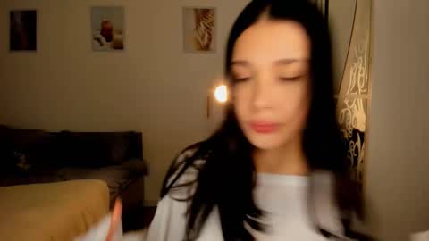 Snapshot of ssash1mii chatting on 12/19/25, 09:44 Hey guys i miss you so much online show from 12/19/25, 09:44