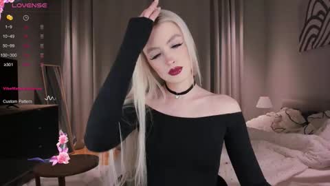 Snapshot of ssashagarter chatting on 11/20/25, 10:09 Alexandra online show from 11/20/25, 10:09