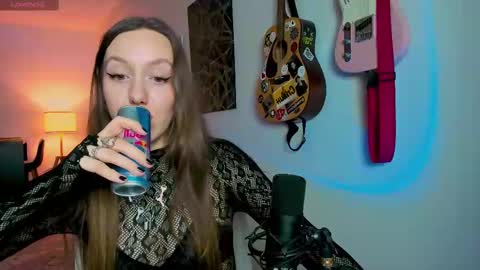 Snapshot of sshawty chatting on 02/11/25, 02:24 Anni if Im offline for a long time Im depressed feel free to support me offline online show from 02/11/25, 02:24