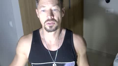 Snapshot of st_amor chatting on 12/28/24, 06:28 St Amor online show from 12/28/24, 06:28