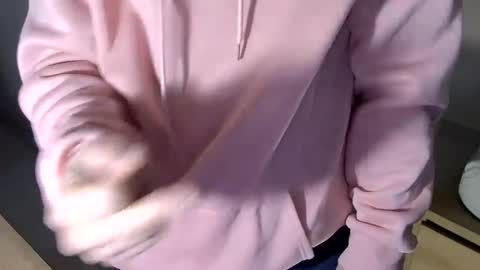 Snapshot of st_amor chatting on 01/03/25, 06:35 St Amor online show from 01/03/25, 06:35