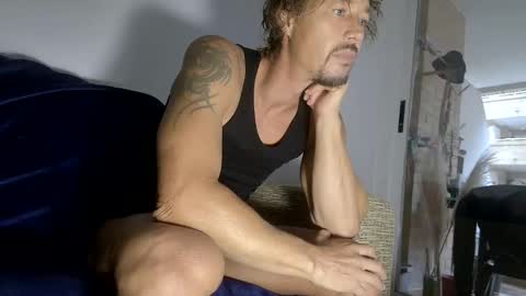 Snapshot of st_amor chatting on 10/13/25, 01:00 St Amor online show from 10/13/25, 01:00