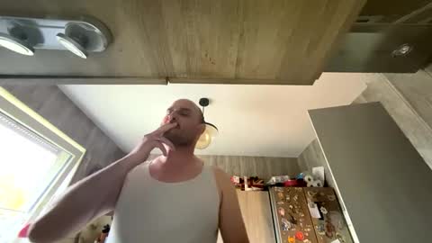 Snapshot of sta13 chatting on 11/09/25, 02:04 sta13 online show from 11/09/25, 02:04