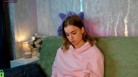 Stacey GMT5 Mo Tu We Th Fr Sa 3am -10am online show from 12/19/25, 01:01