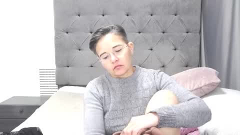 Snapshot of staceydarling chatting on 10/27/25, 06:28 staceydarling online show from 10/27/25, 06:28