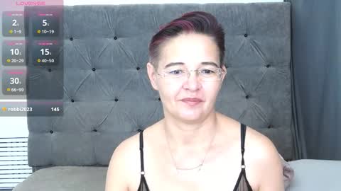 Snapshot of staceydarling chatting on 11/22/25, 01:15 staceydarling online show from 11/22/25, 01:15