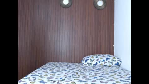 Snapshot of staceythekat chatting on 12/17/25, 02:06 staceythekat online show from 12/17/25, 02:06