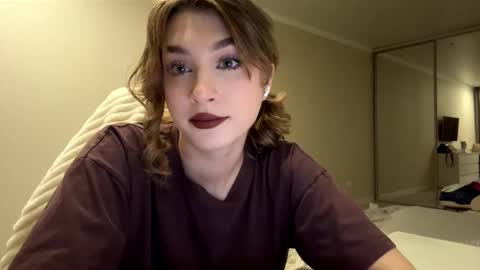 Elli online show from 02/15/26, 02:03