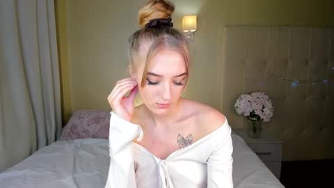 Snapshot of stacy_riiver chatting on 02/22/25, 11:24 Stacy Mon Tue Wed Thu Fri Sun GMT GMT 3 1000am - 0400pm online show from 02/22/25, 11:24