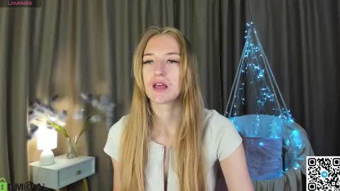 Snapshot of stacy_riiver chatting on 09/30/25, 07:35 Stacy Mon Tue Wed Thu Fri Sun GMT GMT 3 1000am - 0400pm online show from 09/30/25, 07:35