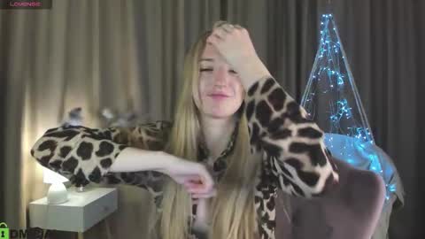 Snapshot of stacy_riiver chatting on 10/03/25, 08:55 Stacy Mon Tue Wed Thu Fri Sun GMT GMT 3 1000am - 0400pm online show from 10/03/25, 08:55