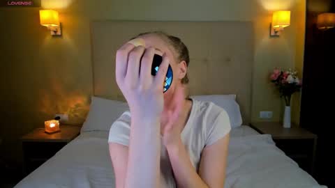 Snapshot of stacy_riiver chatting on 11/16/25, 09:04 Stacy Mon Tue Wed Thu Fri Sun GMT GMT 3 1000am - 0400pm online show from 11/16/25, 09:04