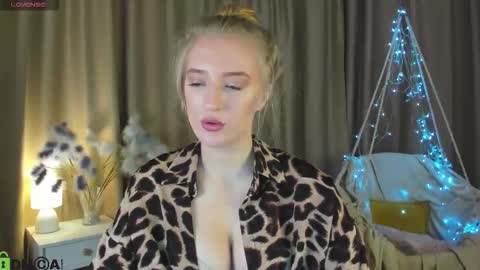 Snapshot of stacy_riiver chatting on 11/22/25, 08:46 Stacy Mon Tue Wed Thu Fri Sun GMT GMT 3 1000am - 0400pm online show from 11/22/25, 08:46