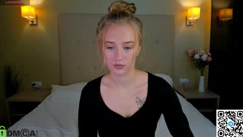 Snapshot of stacy_riiver chatting on 11/23/25, 09:31 Stacy Mon Tue Wed Thu Fri Sun GMT GMT 3 1000am - 0400pm online show from 11/23/25, 09:31