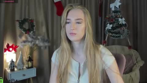 Snapshot of stacy_riiver chatting on 11/30/25, 09:24 Stacy Mon Tue Wed Thu Fri Sun GMT GMT 3 1000am - 0400pm online show from 11/30/25, 09:24