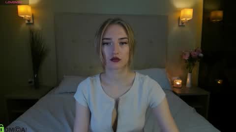 Snapshot of stacy_riiver chatting on 12/17/25, 09:59 Stacy Mon Tue Wed Thu Fri Sun GMT GMT 3 1000am - 0400pm online show from 12/17/25, 09:59