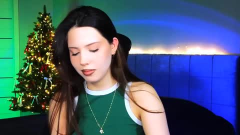 Snapshot of stacygonzales_ chatting on 01/29/25, 10:05 Bye bye dear See you on December 3st  online show from 01/29/25, 10:05