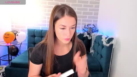 Snapshot of stacywells chatting on 10/29/25, 01:30 Stacy online show from 10/29/25, 01:30