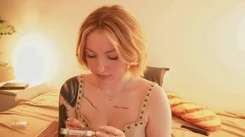 Snapshot of stanovaya300kg chatting on 05/04/26, 01:18 Kristina online show from 05/04/26, 01:18