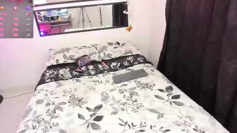Snapshot of star_darling chatting on 07/28/26, 04:50 S T A R online show from 07/28/26, 04:50
